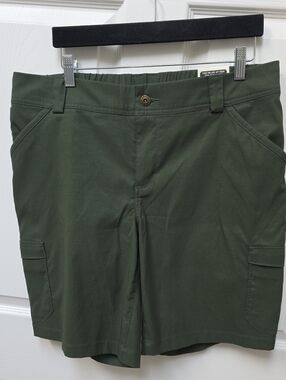 Duluth Trading Co Olive Green Cargo Shorts